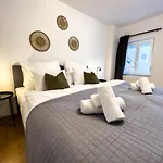 Kuelhome - Stylische Zentrale Mit Kueche Und Parkplatz In Seitenstraße Apartment Deggendorf