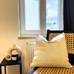 Kuelhome - Stylische Zentrale Mit Kueche Und Parkplatz In Seitenstraße Apartment