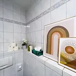 Apartment Kuelhome - Stylische Zentrale Mit Kueche Und Parkplatz In Seitenstraße Deggendorf