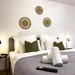 Apartment Kuelhome - Stylische Zentrale Mit Kueche Und Parkplatz In Seitenstraße Deggendorf