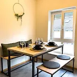 Apartment Kuelhome - Stylische Zentrale Mit Kueche Und Parkplatz In Seitenstraße Deggendorf