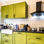 Kuelhome - Stylische Zentrale Mit Kueche Und Parkplatz In Seitenstraße Apartment