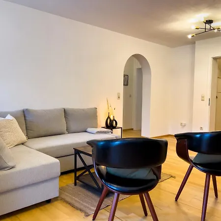 Stylische Zentrale Mit Kueche Und Parkplatz In Seitenstraße Apartment *