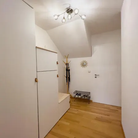 Stylische Zentrale Mit Kueche Und Parkplatz In Seitenstraße Apartment *