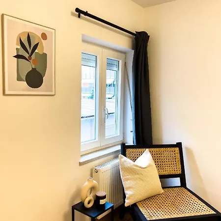 Kuelhome - Stylische Zentrale Mit Kueche Und Parkplatz In Seitenstraße Deggendorf