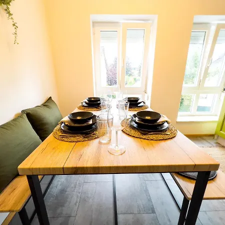 Stylische Zentrale Mit Kueche Und Parkplatz In Seitenstraße Apartment *