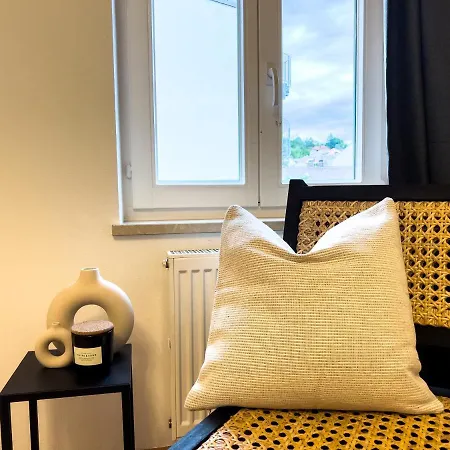 Stylische Zentrale Mit Kueche Und Parkplatz In Seitenstraße Apartment