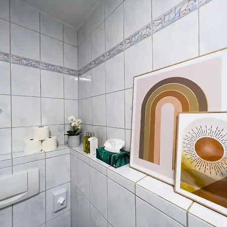 Daire Kuelhome - Stylische Zentrale Mit Kueche Und Parkplatz In Seitenstraße Deggendorf