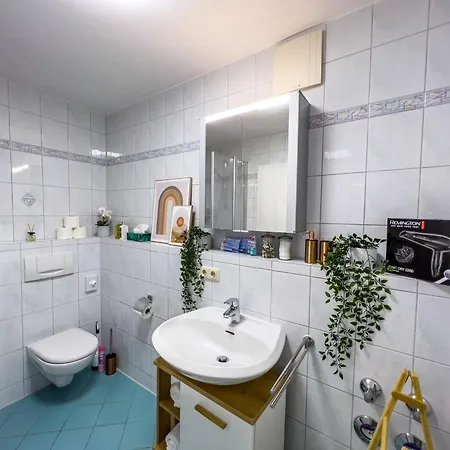 Stylische Zentrale Mit Kueche Und Parkplatz In Seitenstraße