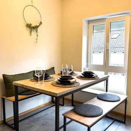 Daire Kuelhome - Stylische Zentrale Mit Kueche Und Parkplatz In Seitenstraße Deggendorf
