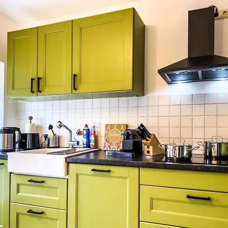 Stylische Zentrale Mit Kueche Und Parkplatz In Seitenstraße Apartment