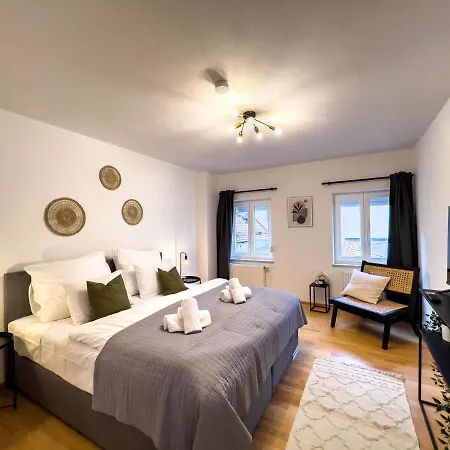 Daire Kuelhome - Stylische Zentrale Mit Kueche Und Parkplatz In Seitenstraße *