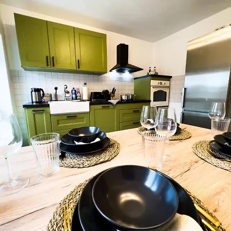 Kuelhome - Stylische Zentrale Mit Kueche Und Parkplatz In Seitenstraße * Deggendorf