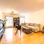 Апартаменты Kuelhome - Stylische Zentrale Mit Kueche Und Parkplatz In Seitenstraße