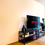 Kuelhome - Stylische Zentrale Mit Kueche Und Parkplatz In Seitenstraße Апартаменты *