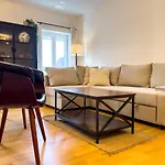 Kuelhome - Stylische Zentrale Mit Kueche Und Parkplatz In Seitenstraße Деггендорф