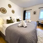 Kuelhome - Stylische Zentrale Mit Kueche Und Parkplatz In Seitenstraße Апартаменты