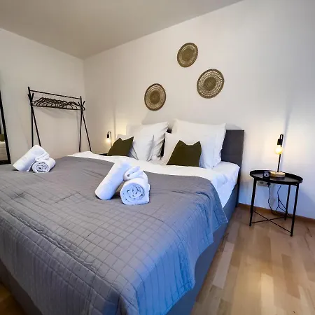 Kuelhome - Stylische Zentrale Mit Kueche Und Parkplatz In Seitenstraße דירה *