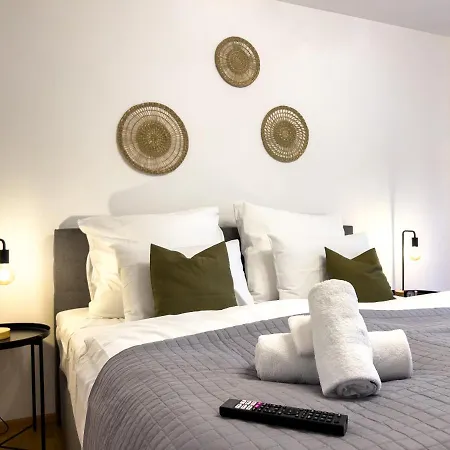 Apartamento Stylische Zentrale Mit Küche Und Parkplatz In Seitenstraße Deggendorf