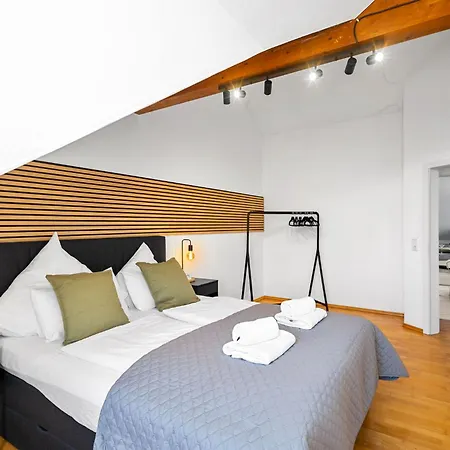 Kuelhome - Stylische Zentrale Mit Kueche Und Parkplatz In Seitenstraße *