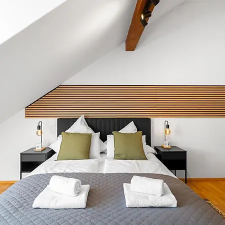 Kuelhome - Stylische Zentrale Mit Kueche Und Parkplatz In Seitenstraße Appartement Deggendorf