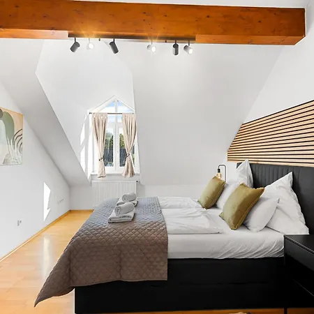 Kuelhome - Stylische Zentrale Mit Kueche Und Parkplatz In Seitenstraße * Deggendorf